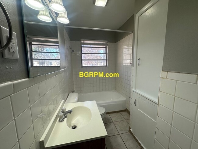 Building Photo - 3 Bd 1 Ba House