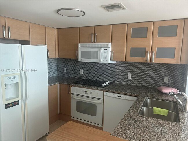 Building Photo - 2101 Brickell Ave