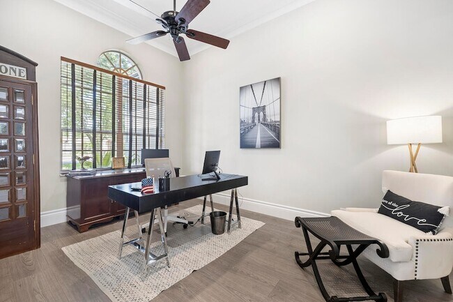 Building Photo - 856 Forest Glen Ln