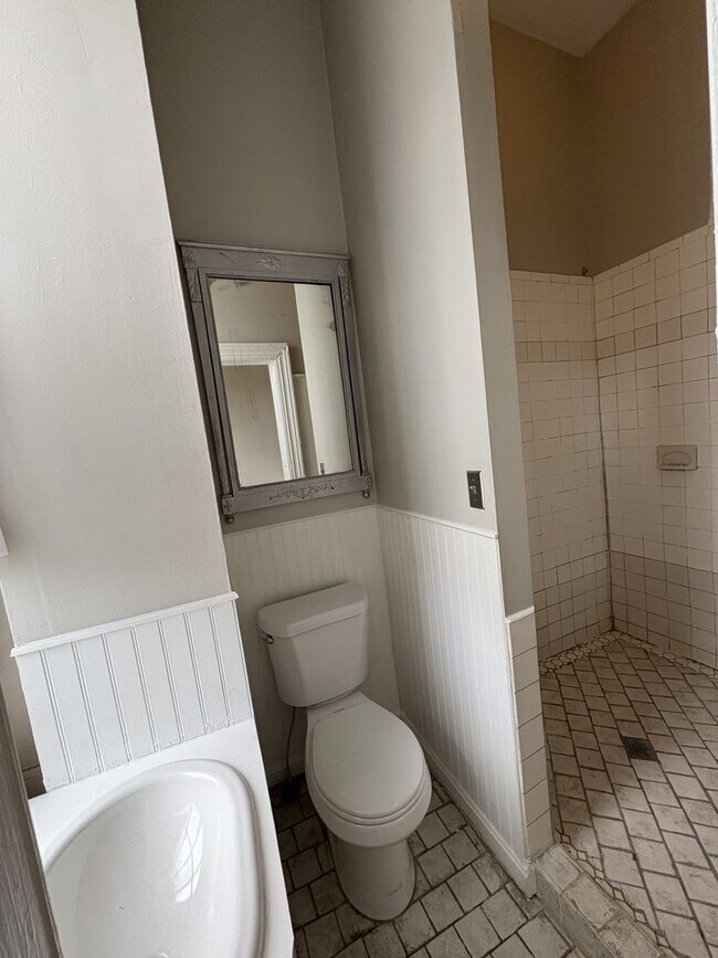 Building Photo - Well-Appointed Charles Village/Station Nor...
