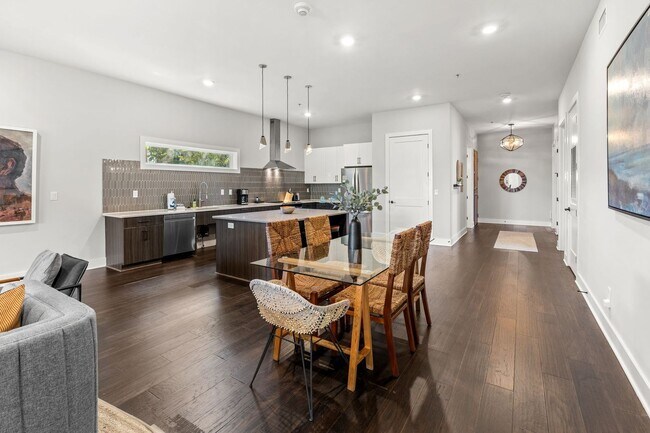 Building Photo - 1224 2nd Ave S