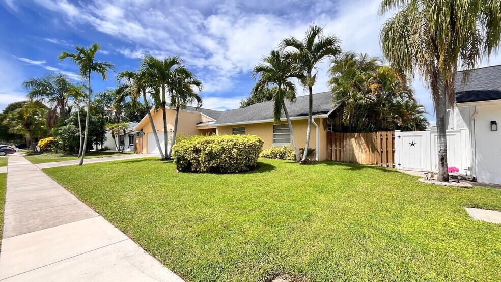 Building Photo - 11535 Sanderling Dr