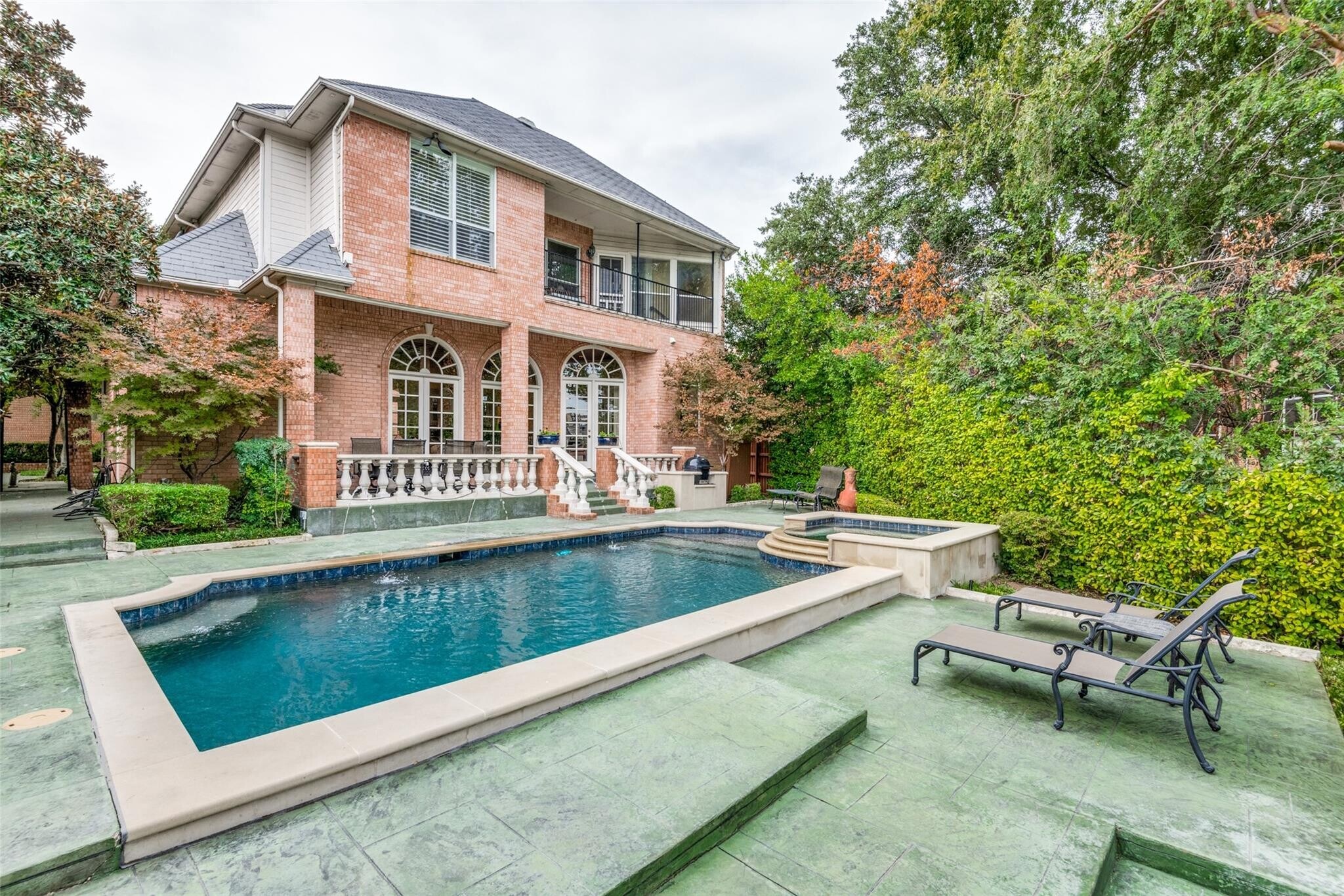 Building Photo - 17624 Woods Edge Dr