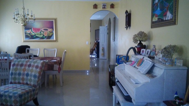 Living Room/Dinning - 865 SW 6th St