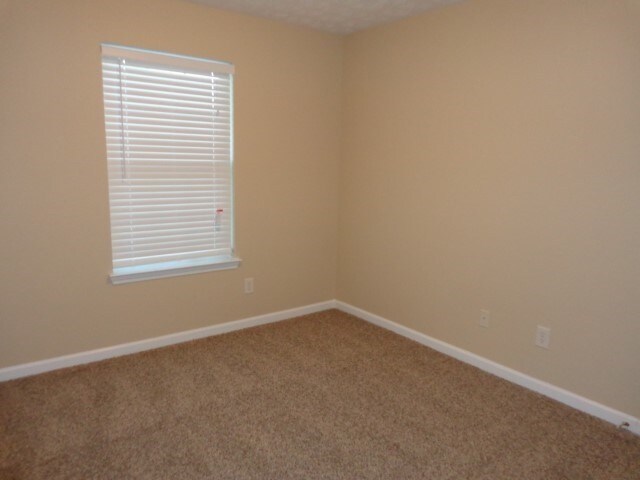 Building Photo - 2533 Plymouth Way