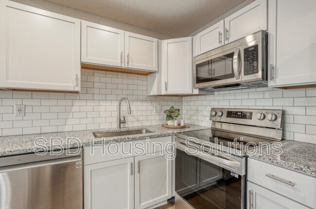 Building Photo - 2921 S Harvard Ave