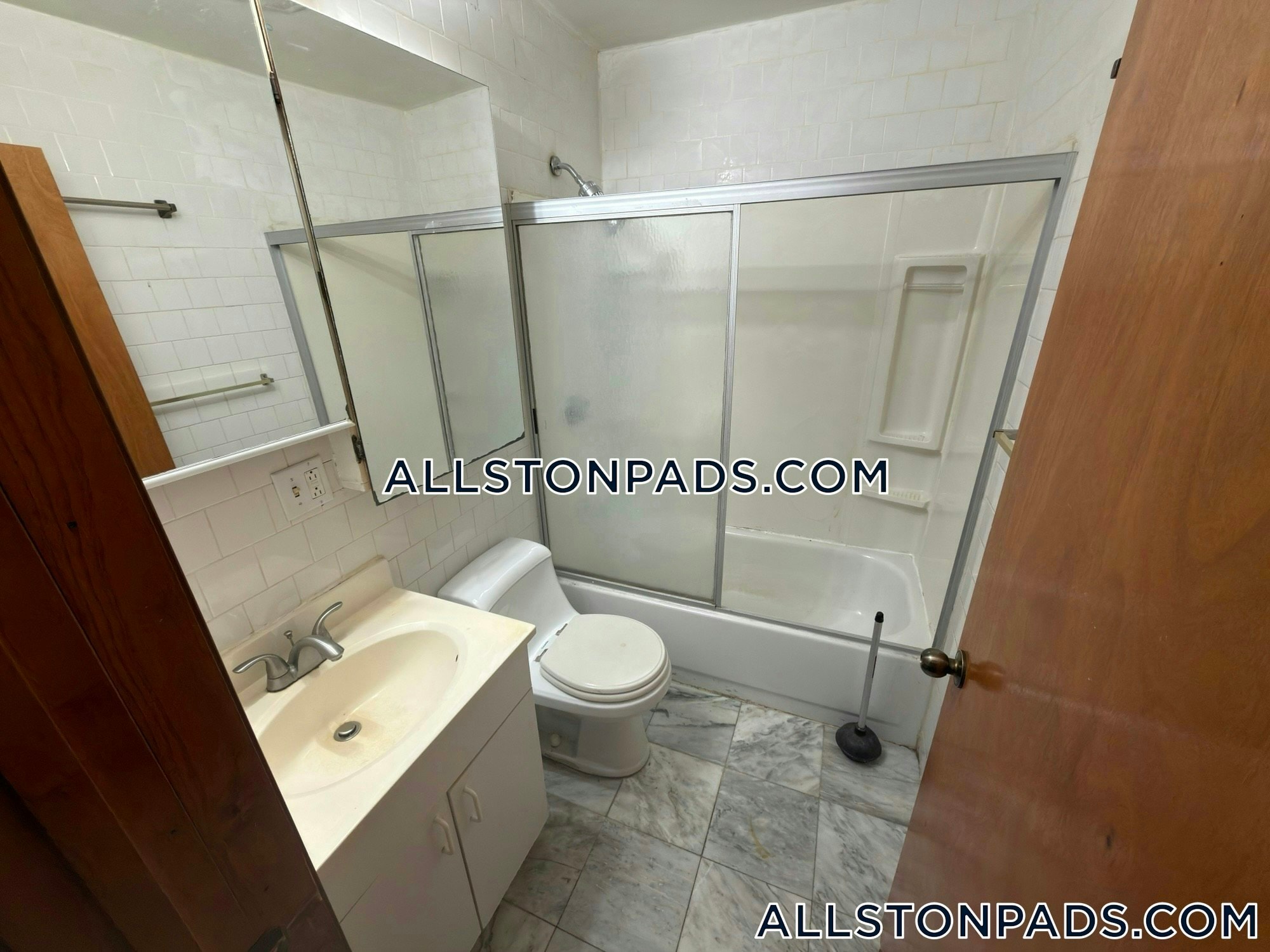 Building Photo - 46 Park Vale Ave