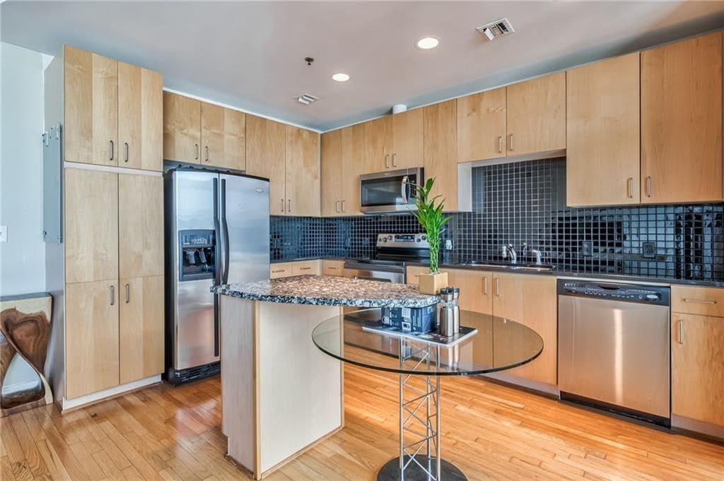 Building Photo - 943 Peachtree St NE