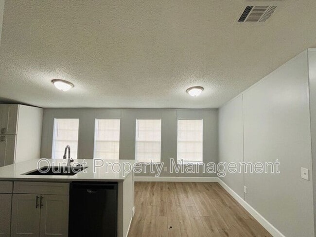 Building Photo - 15710 Bermuda St