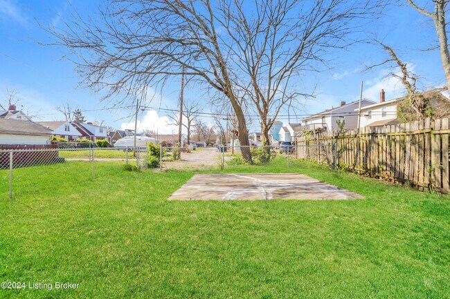 Building Photo - 3732 River Park Dr
