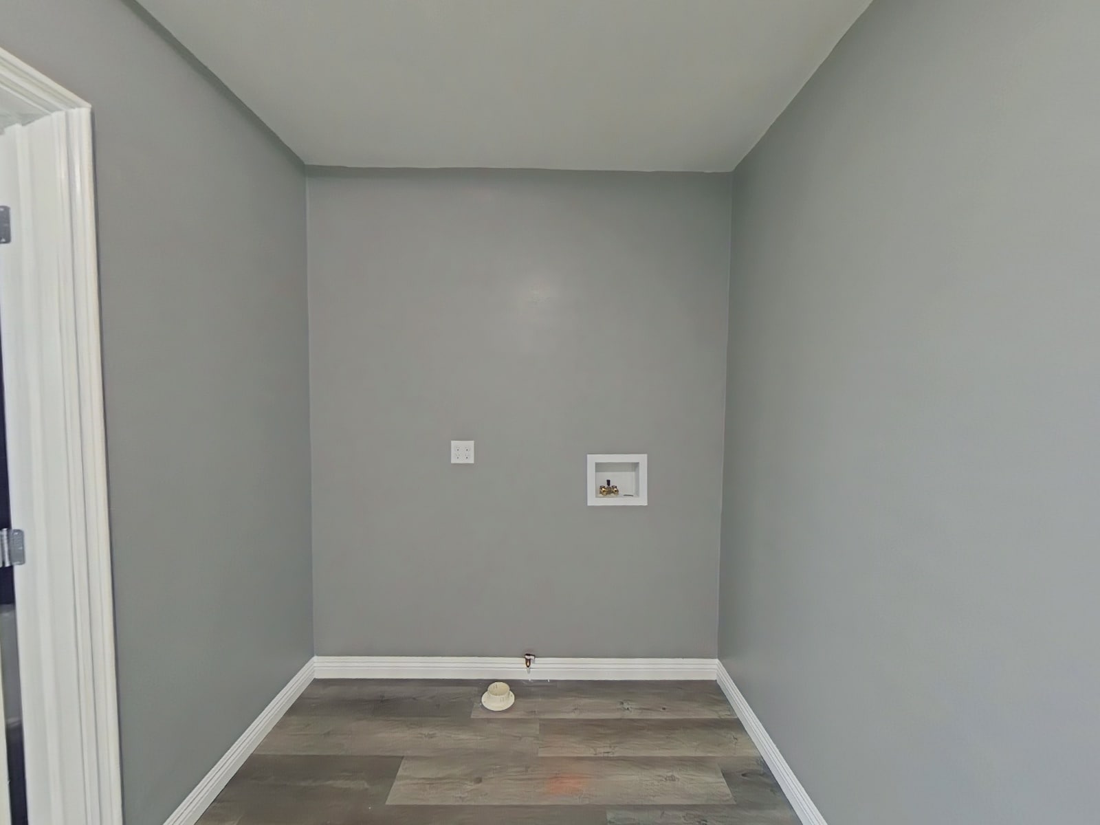 Washer and Dryer Hookups - 1119 N Mayfield Ave