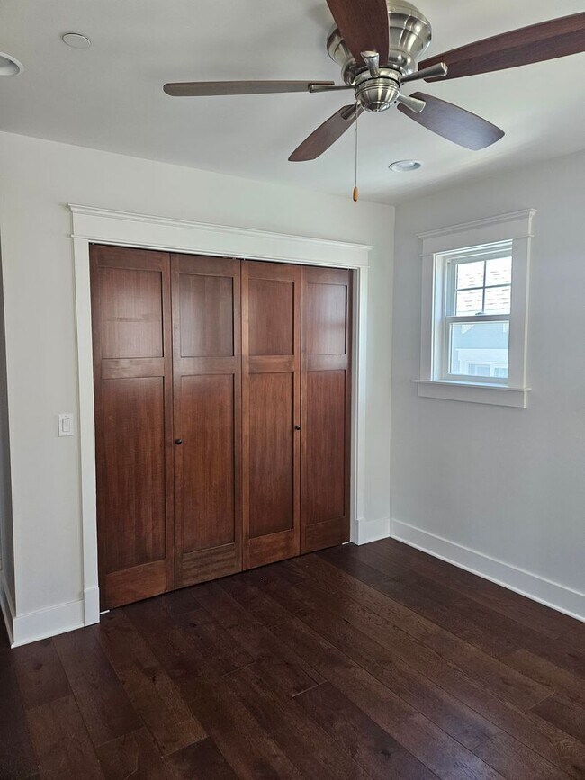 Building Photo - 3 Bedroom Plus Home with Roof Top Deck
