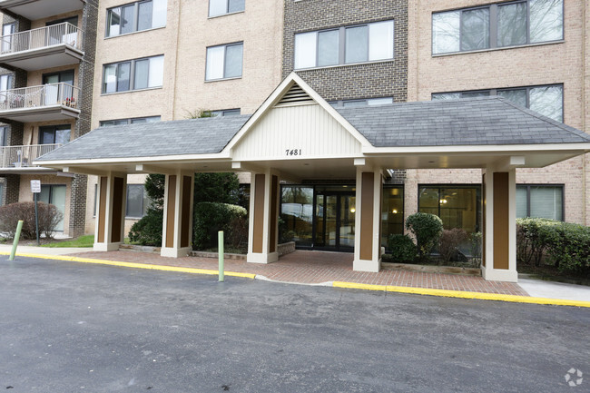 Entrance - Churchill Apartments