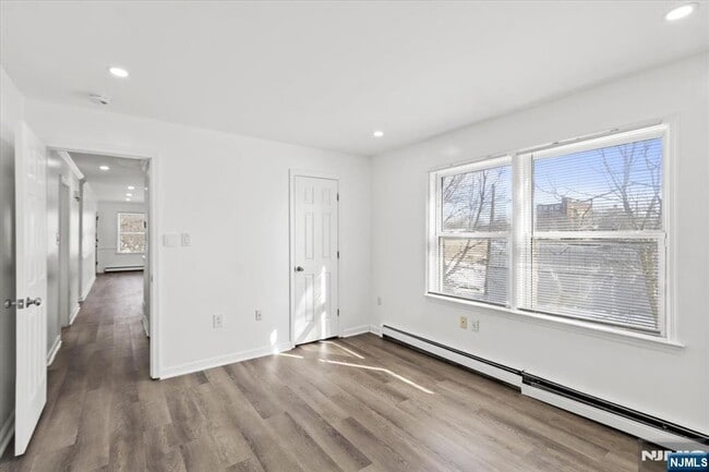 Building Photo - 17 Holsman St