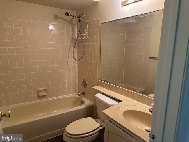 Building Photo - 106 Lassen Ct