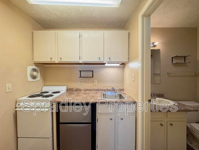 Building Photo - 608 John Paul Jones Dr