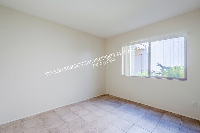 Building Photo - 5084 N Camino Del Lazo