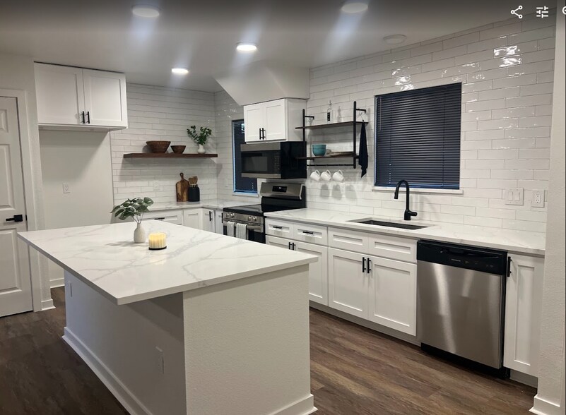 Building Photo - 4111 Beran Dr