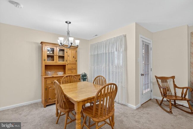 Building Photo - 511 Diamond Dr