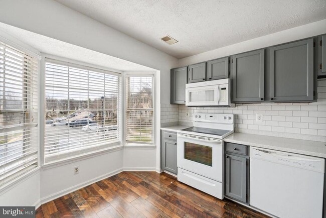 Building Photo - 16250 Taconic Cir