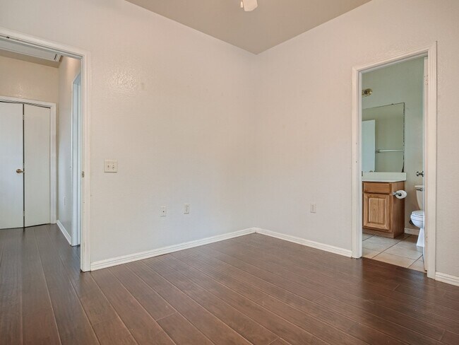 Building Photo - 1200 Perez St