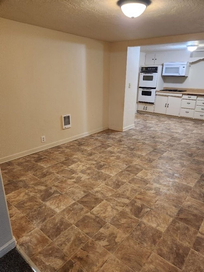 Building Photo - 3-Bedroom 1 1/2-Bathroom home in Creswell