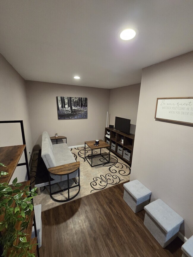 Building Photo - 4121 Mockingbird Ln
