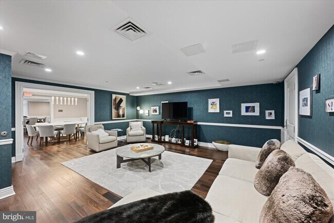 Building Photo - 4915 Hampden Ln