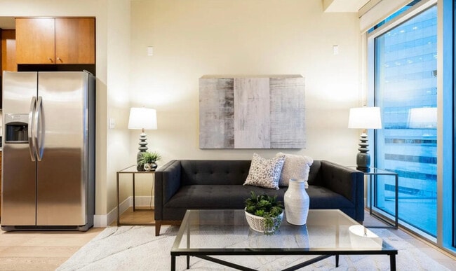 Building Photo - 2001 Lincoln St