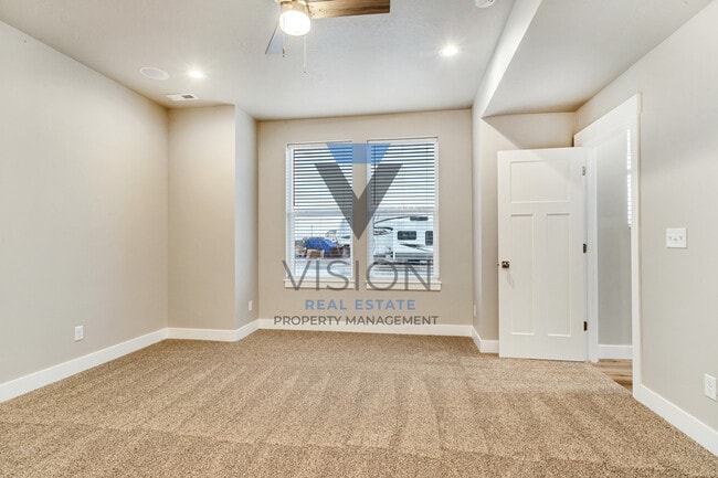 Building Photo - 1098 S High Ridge Dr