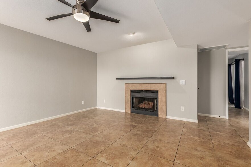 Building Photo - 850 S River Dr