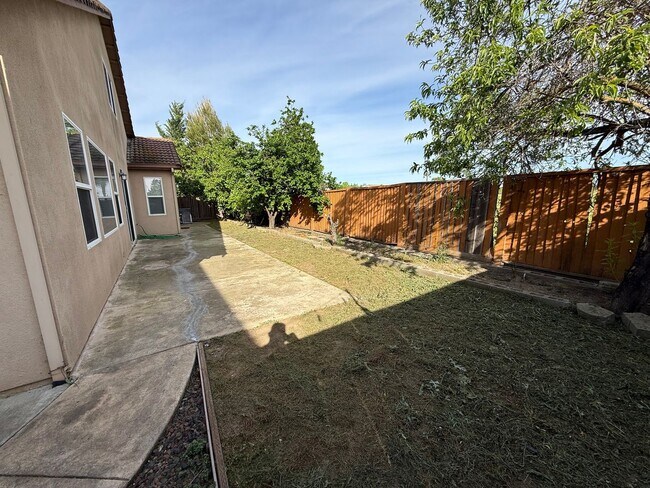 Building Photo - 3364 Bridgeway Lakes Dr