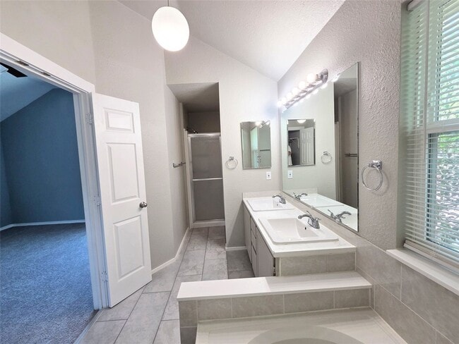 Building Photo - 4672 Heatherbrook Ln