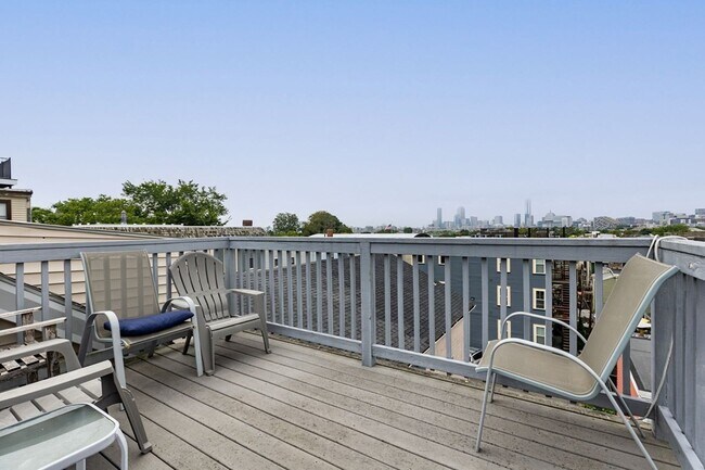 Building Photo - 288 Bowen St