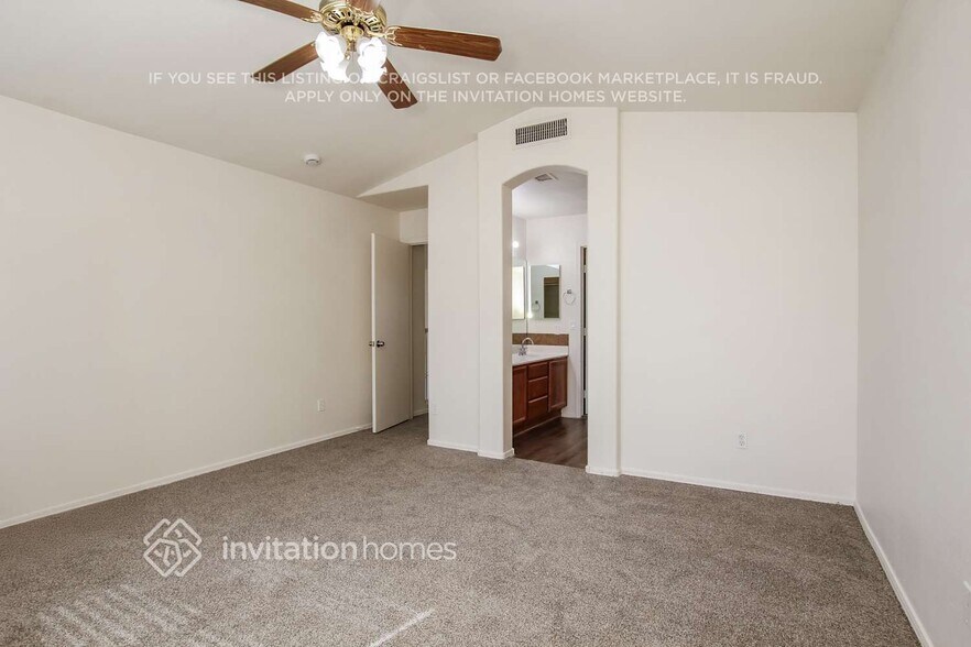 Building Photo - 8255 W Willow Ave