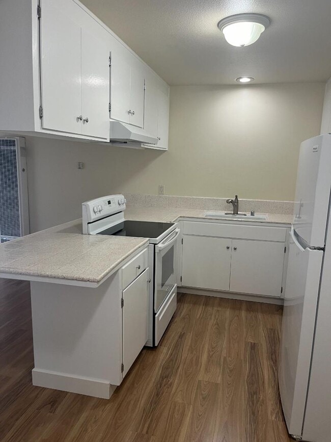 Building Photo - 1281 Juniper Dr