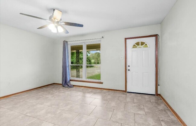 Building Photo - 5574 Houston Dr