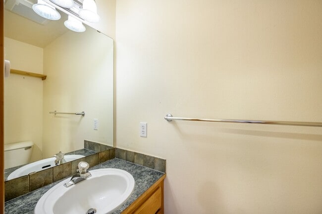 Building Photo - Lake City Living at Its Best Spacious 3BR Townhome with Garage & Easy I-5 Access