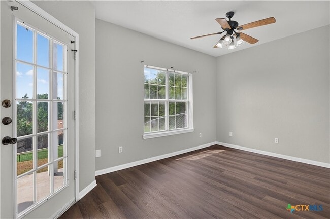 Building Photo - 1810 Mesa Oaks Cir
