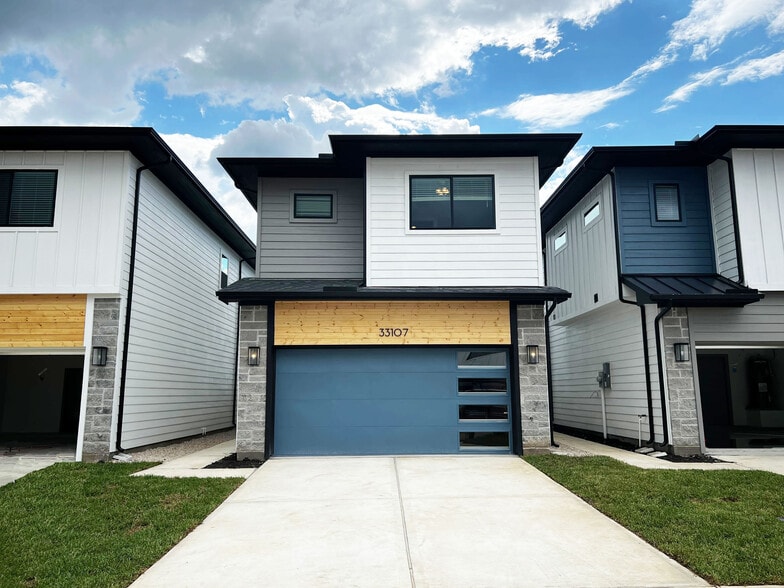 Primary Photo - Logan Square