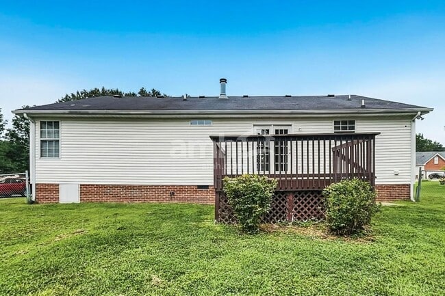 Building Photo - 104 Cascade Ln