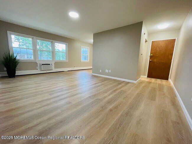 Building Photo - 68 Stonehurst Blvd
