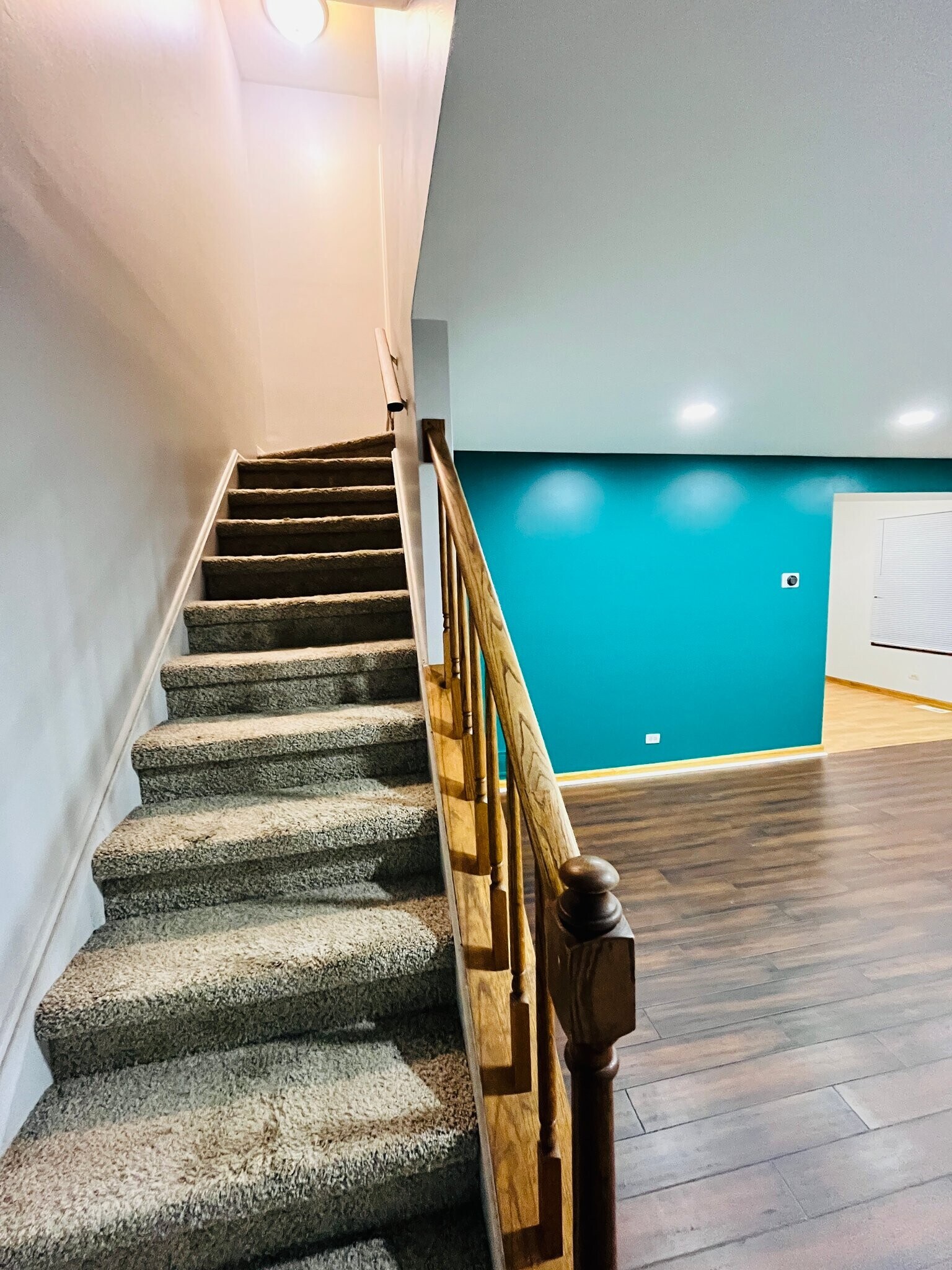 Building Photo - 84 Maplewood Dr