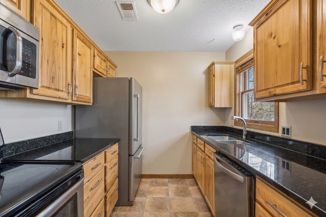 Building Photo - 3321 Berwood Ct W