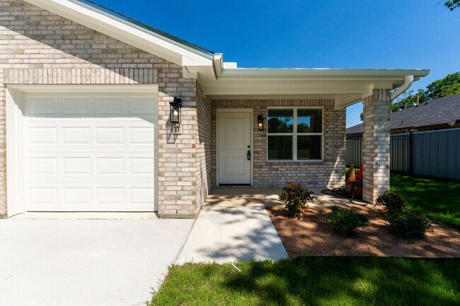 Building Photo - 503 Bonnie Dr