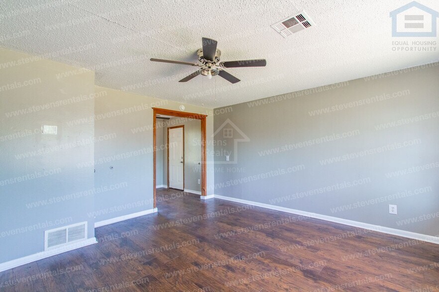 Building Photo - 707 SW 49th St