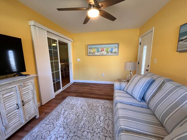 Building Photo - Furnished 2 Bedroom Duplex, Utilities Included, Available August 2026 Through May 2027!