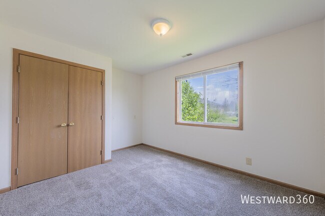Building Photo - 915 Spiros Ct