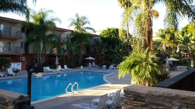 Swimming Pool - 400 N Acacia Ave