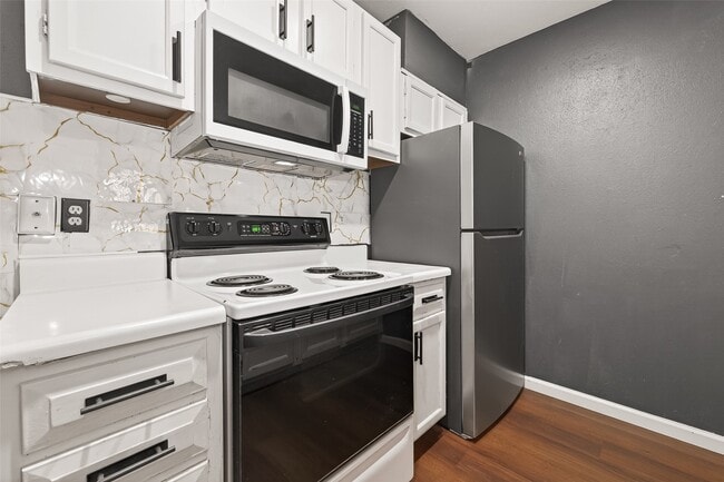 Building Photo - 1920 Augusta Dr